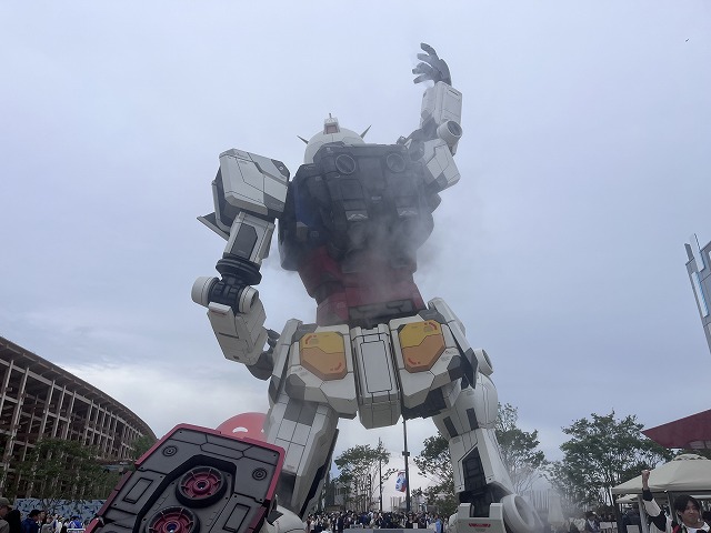 ガンダムの後ろ姿