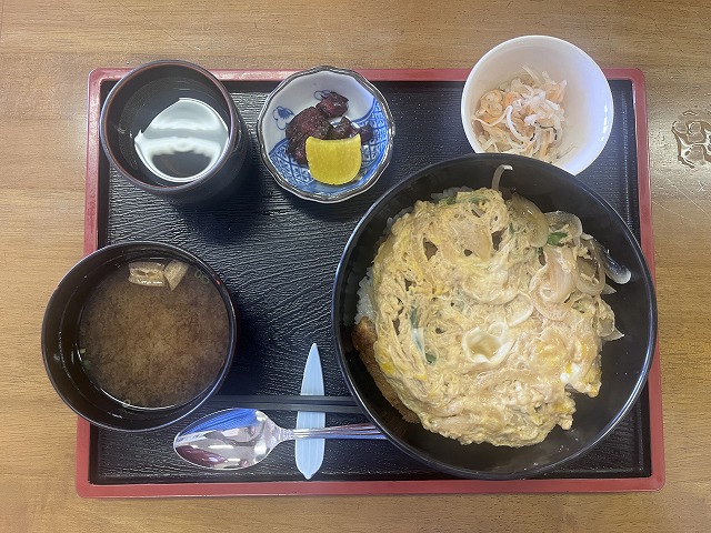 綾瀬はるかさんが食べたカツ丼